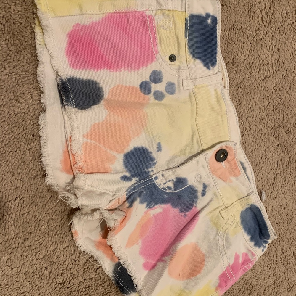 Colorful low rise shorts !